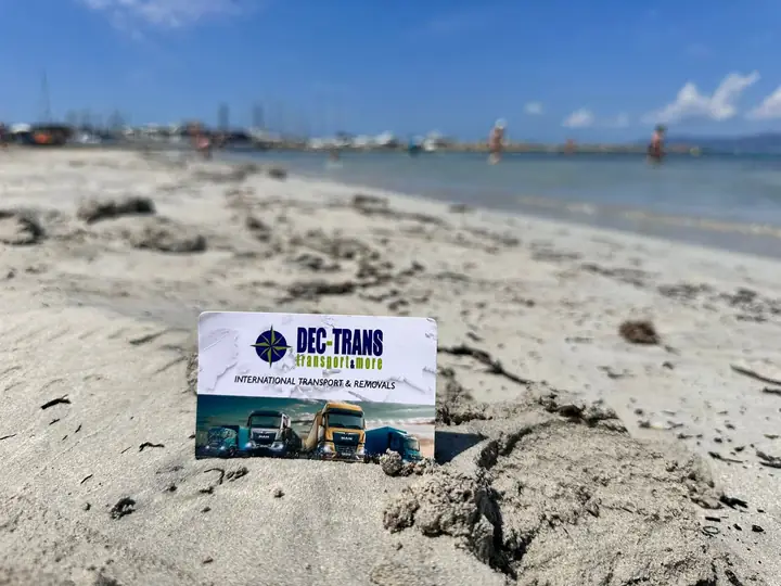 Wizytówka DEC-TRANS na hiszpańskiej plaży